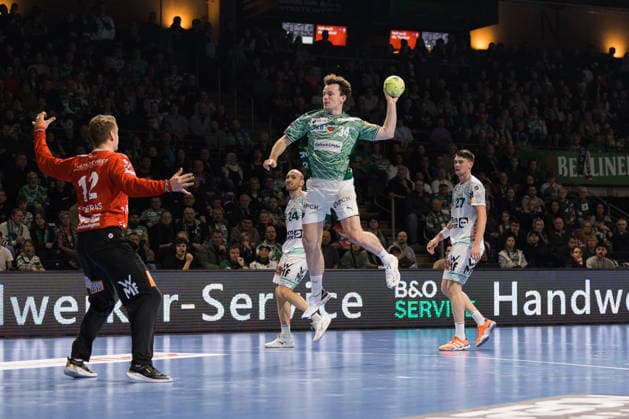 Hakun West AV TEIGUM Fuechse Berlin, 34 scores a goal, Action, Goal throw GER, Fuechse Berlin vs FRISCH AUF Goeppingen, Handball, Bundesliga, Matchday 19, Season 2025 2026, 27 12 2025, GER, Fuechse Berlin vs FRISCH AUF Goeppingen, Handball, Bundesliga, Matchday 19, Season 2025 2026, 27 12 2025, Berlin Copyright: xEibnerxPressefoto OliverxSchmidtx EP_OST