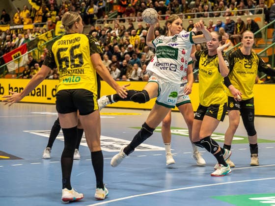 Sina Ehmann Frisch Auf Frauen, 22 kommt frei zum Wurf, Borussia Dortmund vs Frisch Auf Goeppingen, Handball, 1 Bundesliga, Season 2025 2026, 27 12 2025 Borussia Dortmund vs Frisch Auf Goeppingen, Handball, 1 Bundesliga, Season 2025 2026, 27 12 2025 Dortmund Copyright: xMichaelxSchmidt Eibner-Pressefotx EP_MST