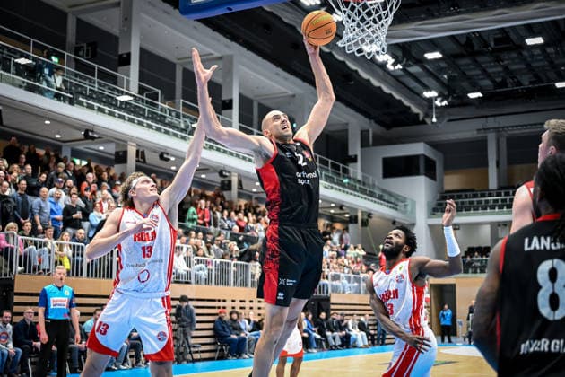 Barmer 2 Basketball Bundesliga ProA Rheinstars Köln vs Bayer Giants Leverkusen, 27 12 2025 Adam John Paige RheinStarsKöln 13 , , Dennis Heinzmann Bayer Giants Leverkusen 22 , Barmer 2 Basketball Bundesliga ProA Rheinstars Köln vs Bayer Giants Leverkusen on 27 12 2025 at the Castello Düsseldorf in Düsseldorf Nordrhein Westfalen Copyright: xBEAUTIFULxSPORTS Mueller-Laschetx