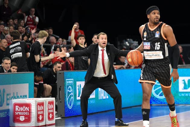 Brose Arena, Bamberg Baskets vs. Ratiopharm Ulm Germany, Bamberg, Brose Arena - 27 Dec 2025 - Basketball Bundesliga - Bamberg Baskets vs. Ratiopharm Ulm Image: Head Coach Anton Gavel (Bamberg Baskets) in the coaching zone. Bamberg Brose Arena Bayern Germany Copyright: xPresseFotoxEvans xRyanxEvansx