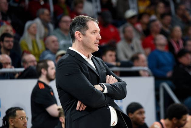Brose Arena, Bamberg Baskets vs. Ratiopharm Ulm Germany, Bamberg, Brose Arena - 27 Dec 2025 - Basketball Bundesliga - Bamberg Baskets vs. Ratiopharm Ulm Image: Ulm Trainer Ty Harrelson in the coaching zone. Bamberg Brose Arena Bayern Germany Copyright: xPresseFotoxEvans xRyanxEvansx