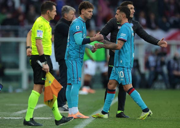 Turin, Italy, 27th December 2025. Gianluca Gaetano of Cagliari Calcio is substituted for Sebastiano Esposito during the Torino vs Cagliari Serie A match at Stadio Grande Torino, Turin. Picture credit should read: Jonathan Moscrop Sportimage EDITORIAL USE ONLY. No use with unauthorised audio, video, data, fixture lists, club league logos or live services. Online in-match use limited to 120 images, no video emulation. No use in betting, games or single club league player publications. SPI_152_JM_TORO_CAGLIARI SPI-4366-0151