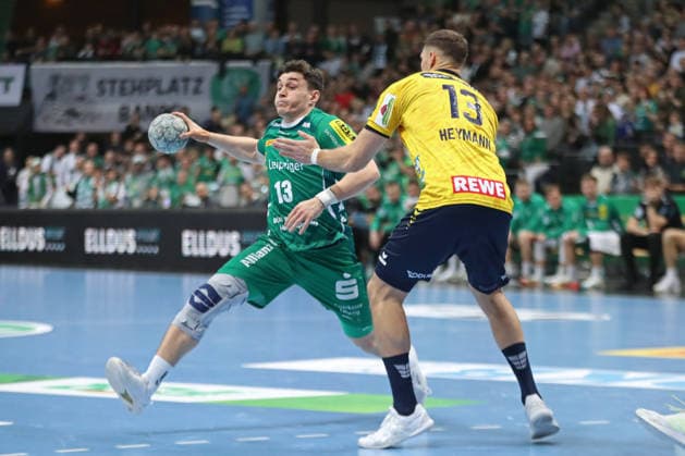 Handball DAIKIN HBL, SC DHfK Leipzig - Rhein-Neckar Löwen; 27.12.2025 Matej Klima (13, SC DHfK Leipzig) gegen Sebastian Heymann (13, Rhein-Neckar Löwen). Handball, DAIKIN HBL, 1. Bundesliga, Saison 2025 2026, 19. Spieltag: SC DHfK Leipzig vs. Rhein-Neckar Löwen am 27.12.2025 in der Quarterback Immobilien Arena Leipzig. Copyright: xBEAUTIFULxSPORTS JanxKaeferx