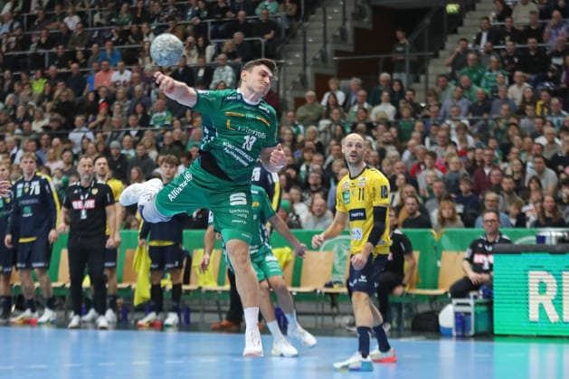 Handball DAIKIN HBL, SC DHfK Leipzig Rhein Neckar Löwen 27 12 2025 Matej Klima 13, SC DHfK Leipzig throws Handball, DAIKIN HBL, 1 Bundesliga, Season 2025 2026, 19 Matchday SC DHfK Leipzig vs Rhein Neckar Löwen on 27 12 2025 at Quarterback Immobilien Arena Leipzig Copyright: xBEAUTIFULxSPORTS JanxKaeferx