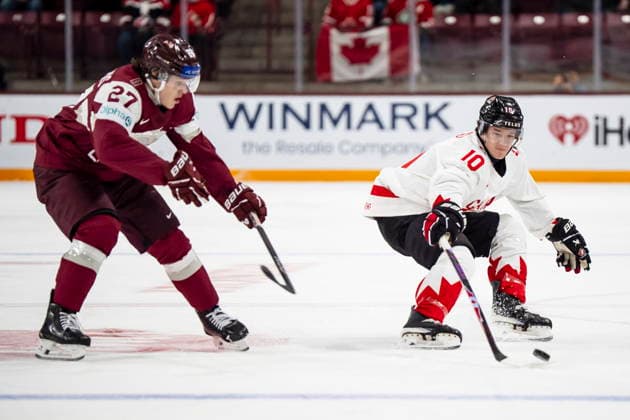 December 27, 2025, Minneapolis, Mn, Canada: Canada s Cameron Reid (10) and Latvia s Markuss Sieradzkis (27) vie for possession of the puck during first period IIHF World Junior Championship hockey action, in Minneapolis, Minn., on Saturday, Dec. 27, 2025. Canada News - December 27, 2025 - ZUMAc35_ 20251227_zaf_c35_073 Copyright: xChristopherxKatsarovx