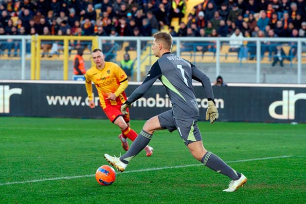 Jean Butez of Como 1907 during US Lecce vs Como 1907, Italian soccer Serie A match in Lecce, Italy, December 27 2025  Copyright: xEmmanuelexMastrodonato IPAxSportx xipa-agency.netx xx IPA_69505865 IPA_Agency_IPA69505865