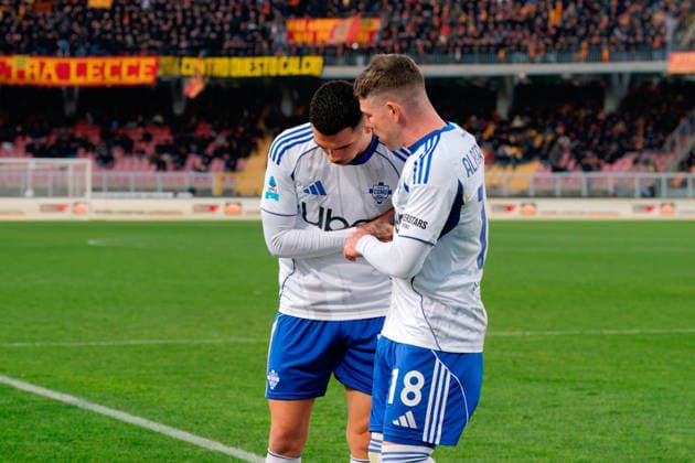 Lucas Da Cunha of Como 1907 and Alberto Moreno of Como 1907 during US Lecce vs Como 1907, Italian soccer Serie A match in Lecce, Italy, December 27 2025  Copyright: xEmmanuelexMastrodonato IPAxSportx xipa-agency.netx xx IPA_69505876 IPA_Agency_IPA69505876