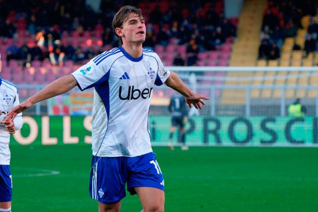 Nico Paz of Como 1907 celebrates after scoring a goal during US Lecce vs Como 1907, Italian soccer Serie A match in Lecce, Italy, December 27 2025  Copyright: xEmmanuelexMastrodonato IPAxSportx xipa-agency.netx xx IPA_69505881 IPA_Agency_IPA69505881
