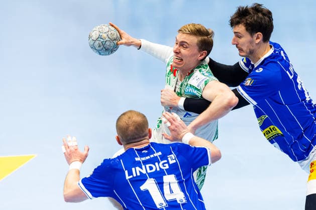 27 12 2025, GER, Handball, Men, Season 25 26, Daikin 1 Bl, 19 Matchday, ThSV Eisenach SC Magdeburg Gisli Thorheir Kristjansson SC Magdeburg , Peter Walz ThSV Eisenach,14 , Phillip Meyer ThSV Eisenach,27 99817 Eisenach Werner Assmann Halle Am Sportp Thueringen Germany
