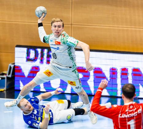 27 12 2025, GER, Handball, Men, Season 25 26, Daikin 1 Bl, 19 Matchday, ThSV Eisenach SC Magdeburg Peter Walz ThSV Eisenach,14 , Gisli Thorheir Kristjansson SC Magdeburg , Matija Spikic ThSV Eisenach,1 99817 Eisenach Werner Assmann Halle Am Sportp Thueringen Germany