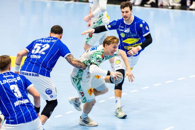 27 12 2025, GER, Handball, Men, Season 25 26, Daikin 1 Bl, 19 Matchday, ThSV Eisenach SC Magdeburg Justin Kurch ThSV Eisenach,52 , Gisli Thorheir Kristjansson SC Magdeburg 99817 Eisenach Werner Assmann Halle Am Sportp Thueringen Germany