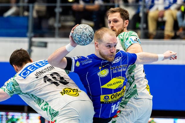 27 12 2025, GER, Handball, Men, Season 25 26, Daikin 1 Bl, 19 Matchday, ThSV Eisenach SC Magdeburg Elvar Oern Jonsson SC Magdeburg , Peter Walz ThSV Eisenach,14 99817 Eisenach Werner Assmann Halle Am Sportp Thueringen Germany