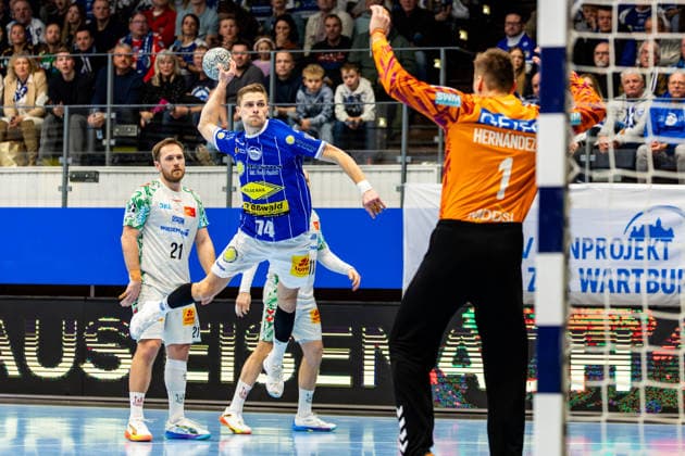 27 12 2025, GER, Handball, Men, Season 25 26, Daikin 1 Bl, 19 Matchday, ThSV Eisenach SC Magdeburg Vincent Buechner ThSV Eisenach,74 wins against Albin Lagergren SC Magdeburg and Daniel Pettersson SC Magdeburg 99817 Eisenach Werner Assmann Halle Am Sportp Thueringen Germany