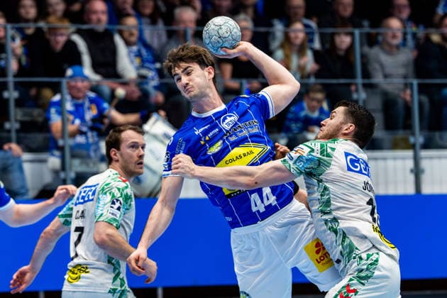 27 12 2025, GER, Handball, Men, Season 25 26, Daikin 1 Bl, 19 Matchday, ThSV Eisenach SC Magdeburg Stephan Seitz ThSV Eisenach,44 , Elvar Oern Jonsson SC Magdeburg 99817 Eisenach Werner Assmann Halle Am Sportp Thueringen Germany