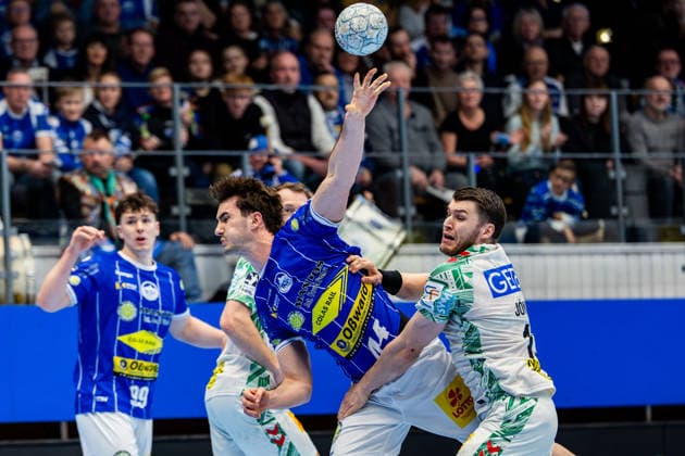 27 12 2025, GER, Handball, Men, Season 25 26, Daikin 1 Bl, 19 Matchday, ThSV Eisenach SC Magdeburg Stephan Seitz ThSV Eisenach,44 , Elvar Oern Jonsson SC Magdeburg 99817 Eisenach Werner Assmann Halle Am Sportp Thueringen Germany