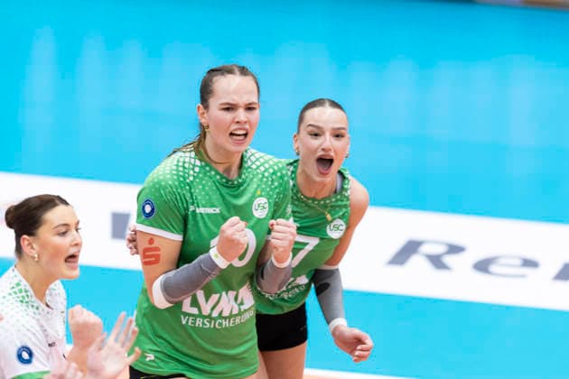 1 Volleyball Bundesliga Women Schwarz Weiss Erfurt vs USC Münster Erfurt 27 12 2025 Amelie Strothoff 10 USC Münster left and Elena Kömmling 7 USC Münster 1 Volleyball Bundesliga Women Schwarz Weiss Erfurt vs USC Münster Riethsporthalle Erfurt 27 12 2025 Copyright: xBEAUTIFULxSPORTS Duehringx
