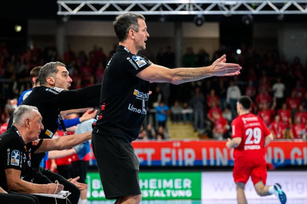 Bietigheim HBL 25 26 SG BBM Bietigheim HBW Balingen coach Matthias Flohr HBW Balingen gestures gestures gestures Bietigheim Bissingen Egetrans Arena Baden Württemberg Germany