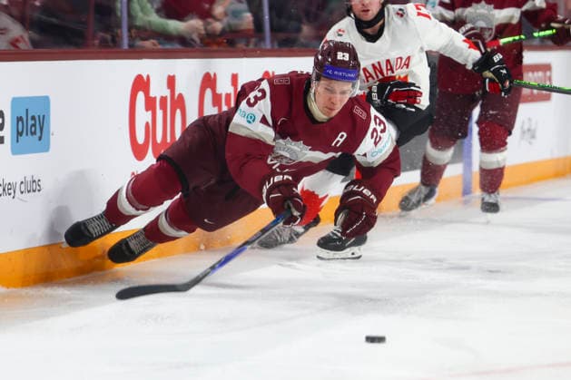 December 27, 2025, Minneapolis, Minnesota, United States: Latvia forward ALBERTS SMITS (23) falls while chasing the puck. Canada and Latvia faced off in the opening round of the IIHF World Junior Championship on December 27th. Canada was victorious, winning 2-1 in overtime. Minneapolis United States - ZUMAt166 20251227_zsp_t166_005 Copyright: xMichaelxTurnerx