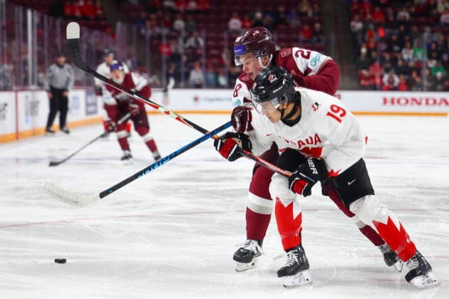 December 27, 2025, Minneapolis, Minnesota, United States: Latvia forward KARLIS FLUGINS (28) and Canada forward ZAYNE PAREKH (19) battle for the puck. Canada and Latvia faced off in the opening round of the IIHF World Junior Championship on December 27th. Canada was victorious, winning 2-1 in overtime. Minneapolis United States - ZUMAt166 20251227_zsp_t166_006 Copyright: xMichaelxTurnerx