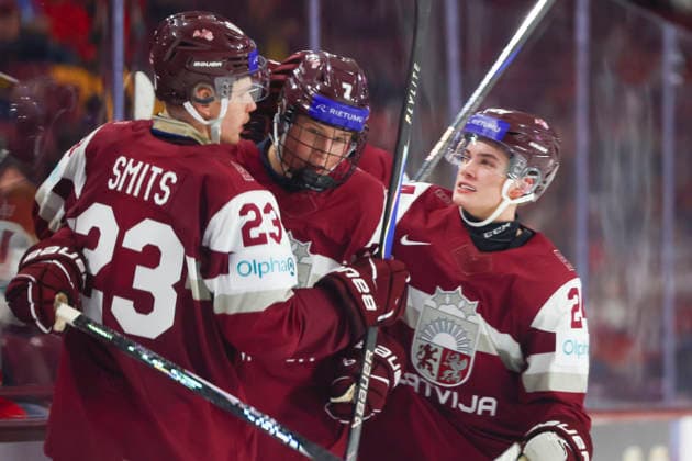 December 27, 2025, Minneapolis, Minnesota, United States: Latvia forward RUDOLFS BERZKALNS (7) celebrates with his teammates after scoring a goal. Canada and Latvia faced off in the opening round of the IIHF World Junior Championship on December 27th. Canada was victorious, winning 2-1 in overtime. Minneapolis United States - ZUMAt166 20251227_zsp_t166_011 Copyright: xMichaelxTurnerx