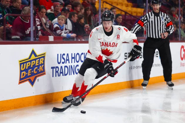 December 27, 2025, Minneapolis, Minnesota, United States: Canada defender HARRISON BRUNICKE (4) collects the puck in the corner. Canada and Latvia faced off in the opening round of the IIHF World Junior Championship on December 27th. Canada was victorious, winning 2-1 in overtime. Minneapolis United States - ZUMAt166 20251227_zsp_t166_018 Copyright: xMichaelxTurnerx