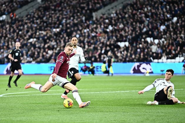 West Ham United v Fulham, Premier League West Ham United forward Jarrod Bowen (20) during the Premier League match between West Ham United and Fulham at the London Stadium, London, UK on 27 December 2025. London London Stadium UK Editorial use only DataCo restrictions apply See www.football-dataco.com , Copyright: xPaulxBockingx PSI-23477-0063