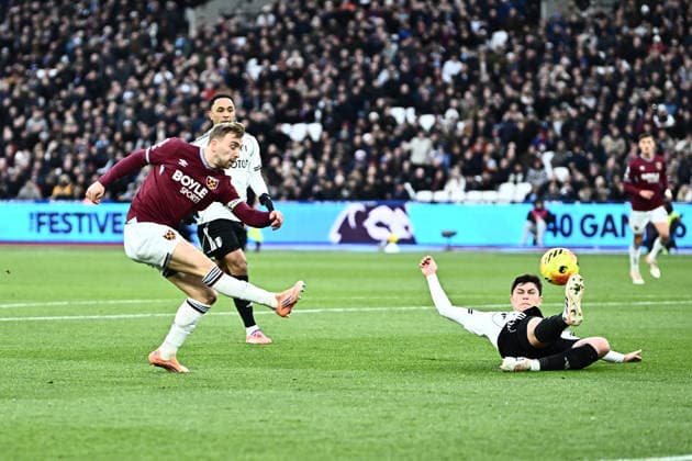 West Ham United v Fulham, Premier League West Ham United forward Jarrod Bowen (20) during the Premier League match between West Ham United and Fulham at the London Stadium, London, UK on 27 December 2025. London London Stadium UK Editorial use only DataCo restrictions apply See www.football-dataco.com , Copyright: xPaulxBockingx PSI-23477-0088
