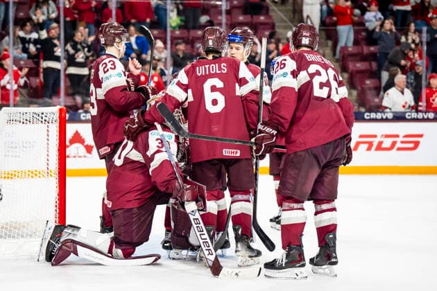 December 27, 2025, Minneapolis, Mn, Canada: Teammates console goaltender Nils Maurins (30) after Latvia lost to Canada during overtime IIHF World Junior Championship hockey action, in Minneapolis, Saturday, Dec. 27, 2025. Canada News - December 27, 2025  - ZUMAc35_ 20251227_zaf_c35_098 Copyright: xChristopherxKatsarovx