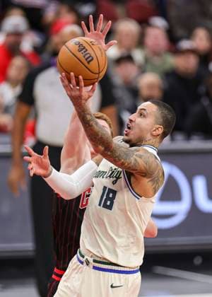 (251228) -- CHICAGO, Dec. 28, 2025 -- Kyle Kuzma of Milwaukee Bucks goes for a lay-up during NBA, Basketball Herren, USA regular season basketball game between Milwaukee Bucks and Chicago Bulls at United Center in Chicago, the United States, on Dec. 27, 2025. (Photo by Xinhua) (SP)U.S.-CHICAGO-BASKETBALL-NBA-BUCKS VS BULLS JoelxLerner 