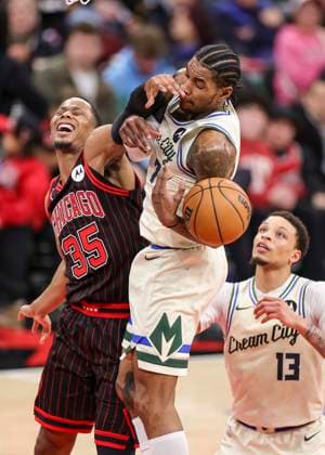 (251228) -- CHICAGO, Dec. 28, 2025 -- Kevin Porter Jr. (C) of Milwaukee Bucks and Isaac Okoro (L) of Milwaukee Bucks battle for a rebound during NBA, Basketball Herren, USA regular season basketball game between Milwaukee Bucks and Chicago Bulls at United Center in Chicago, the United States, on Dec. 27, 2025. (Photo by Xinhua) (SP)U.S.-CHICAGO-BASKETBALL-NBA-BUCKS VS BULLS JoelxLerner 