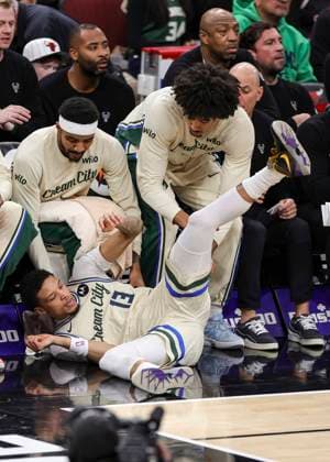 (251228) -- CHICAGO, Dec. 28, 2025 -- Ryan Rollins (bottom) of Milwaukee Bucks tumbles into the bench area during NBA, Basketball Herren, USA regular season basketball game between Milwaukee Bucks and Chicago Bulls at United Center in Chicago, the United States, on Dec. 27, 2025. (Photo by Xinhua) (SP)U.S.-CHICAGO-BASKETBALL-NBA-BUCKS VS BULLS JoelxLerner 