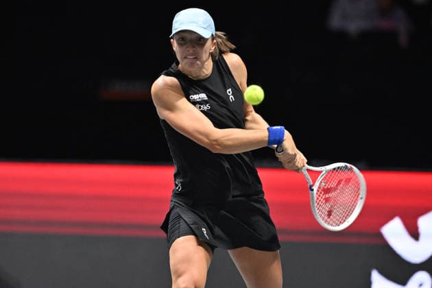 SHENZHEN, CHINA - DECEMBER 27: Iga Swiatek of Poland returns a shot in the Women s Singles match against Wang Xinyu of China on day 2 of the 2025 World Tennis Continental Cup at Shenzhen Universiade Center on December 27, 2025 in Shenzhen, Guangdong Province of China.  Copyright: xVCGx 111612196368