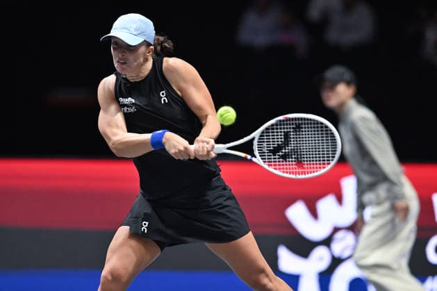 SHENZHEN, CHINA - DECEMBER 27: Iga Swiatek of Poland returns a shot in the Women s Singles match against Wang Xinyu of China on day 2 of the 2025 World Tennis Continental Cup at Shenzhen Universiade Center on December 27, 2025 in Shenzhen, Guangdong Province of China.  Copyright: xVCGx 111612196370