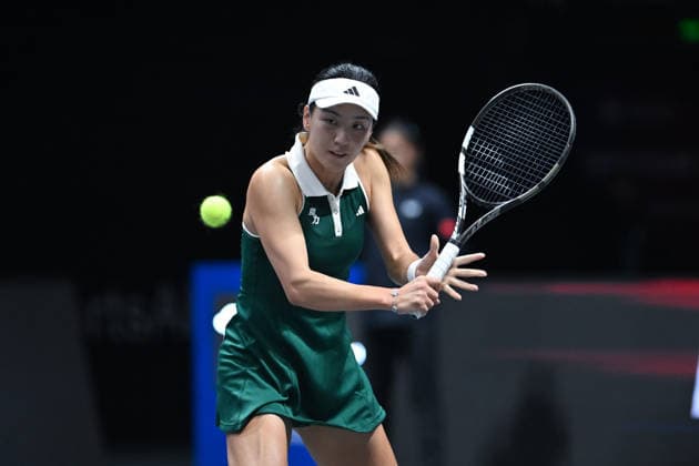 SHENZHEN, CHINA - DECEMBER 27: Wang Xinyu of China returns a shot in the Women s Singles match against Iga Swiatek of Poland on day 2 of the 2025 World Tennis Continental Cup at Shenzhen Universiade Center on December 27, 2025 in Shenzhen, Guangdong Province of China.  Copyright: xVCGx 111612196379