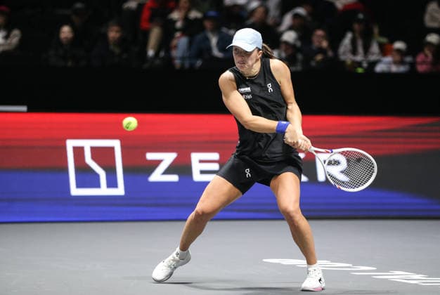 SHENZHEN, CHINA - DECEMBER 27: Iga Swiatek of Poland returns a shot in the Women s Singles match against Wang Xinyu of China on day 2 of the 2025 World Tennis Continental Cup at Shenzhen Universiade Center on December 27, 2025 in Shenzhen, Guangdong Province of China.  Copyright: xVCGx 111612192067