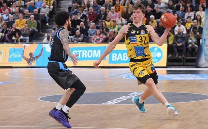 Ludwigsburg , easyCredit Basketball Bundesliga MHP Riesen Ludwigsburg vs Science City Jena , from left Tavian Dunn Martin Jena Julias Baumer Riesen