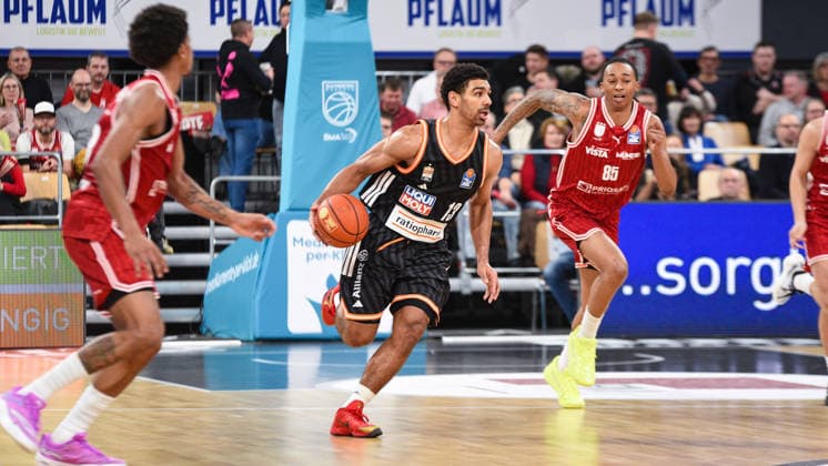 Brose Arena, Bamberg Baskets vs. Ratiopharm Ulm Germany, Bamberg, Brose Arena - 27 Dec 2025 - Basketball Bundesliga - Bamberg Baskets vs. Ratiopharm Ulm Image: Mark Smith (Ratiopharm Ulm) in action. Bamberg Brose Arena Bayern Germany Copyright: xPresseFotoxEvans xRyanxEvansx