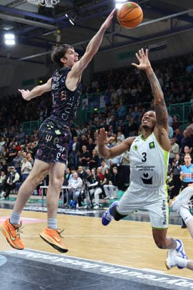 15 matchday of the Basketball 2 Bundesliga ProA in the Oberfrankenhalle in Bayreuth Season 2025 2026 BBC Bayreuth vs Uni Baskets Münster Rayshawn Mart BBC Bayreuth 3 right Andrew OÂ Brien Uni Baskets Münster 0 left
