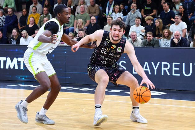 15 Matchday of the Basketball 2 Bundesliga ProA in the Oberfrankenhalle in Bayreuth Season 2025 2026 BBC Bayreuth vs Uni Baskets Münster Tehree Horn BBC Bayreuth 2 left Cosmo Grühn Uni Baskets Münster 22 right