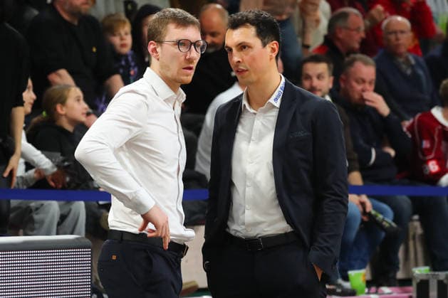 15 matchday of the Basketball 2 Bundesliga ProA in the Oberfrankenhalle in Bayreuth Season 2025 2026 BBC Bayreuth against Uni Baskets Münster Nils Scheller BBC Bayreuth Co Coach left Lukas Hofer BBC Bayreuth Coach right