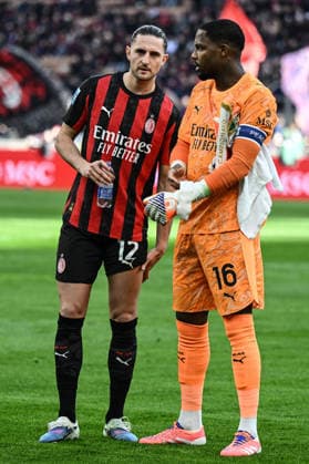 Db Milano 28 12 2025 - campionato di calcio serie A Milan-Hellas Verona foto Daniele Buffa Image nella foto: Adrien Rabiot-Mike Maignan 