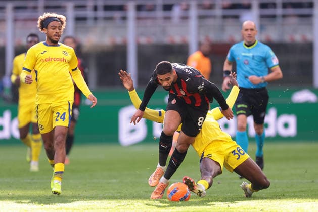 Milan, Italy, 28th December 2025. Antoine Bernede of Hellas Verona looks on as team mate Cheikh Niasse challenges Ruben Loftus-Cheek of AC Milan the AC Milan vs Hellas Verona Serie A match at Giuseppe Meazza, Milan. Picture credit should read: Jonathan Moscrop Sportimage EDITORIAL USE ONLY. No use with unauthorised audio, video, data, fixture lists, club league logos or live services. Online in-match use limited to 120 images, no video emulation. No use in betting, games or single club league player publications. SPI_010_JM_MILAN_VERONA SPI-4369-0010