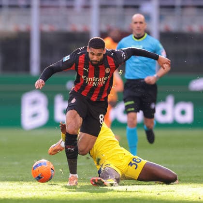 Milan, Italy, 28th December 2025. The Referee Michael Fabbri looks on as Cheikh Niasse of Hellas Verona challenges Ruben Loftus-Cheek of AC Milan the AC Milan vs Hellas Verona Serie A match at Giuseppe Meazza, Milan. Picture credit should read: Jonathan Moscrop Sportimage EDITORIAL USE ONLY. No use with unauthorised audio, video, data, fixture lists, club league logos or live services. Online in-match use limited to 120 images, no video emulation. No use in betting, games or single club league player publications. SPI_011_JM_MILAN_VERONA SPI-4369-0011