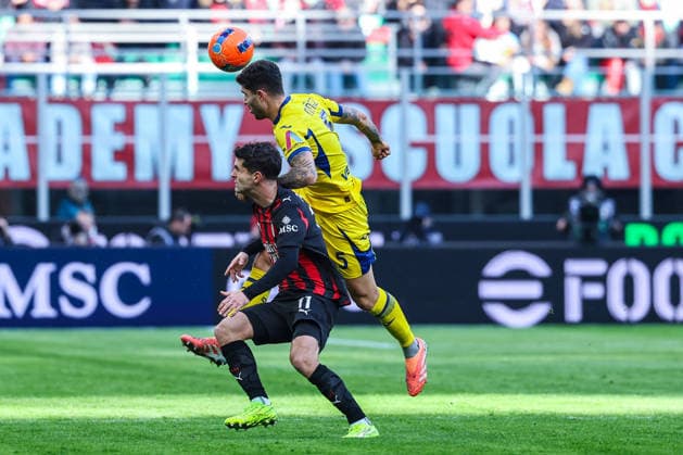 CALCIO - Serie A - AC Milan vs Hellas Verona FC Christian Pulisic of AC Milan competes for the ball with Unai Nunez Gestoso of Hellas Verona FC during Serie A 2025 26 football match between AC Milan and Hellas Verona FC at San Siro Stadium in Milan Milan Italy  Copyright: xIPAxSport ABACAx