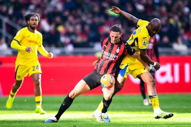 2025-12-28 AC Milan v Hellas Verona FC - Serie A MILAN, ITALY - DECEMBER 28: Adrian Rabiot of AC Milan battles for the ball with Ali Al Musrati of Hellas Verona FC during the Serie A match between AC Milan and Hellas Verona FC at Giuseppe Meazza Stadium on December 28, 2025 in Milan, Italy. (Photo by Alberto Gandolfo BSR Agency) Milan Italy Content not available for redistribution in The Netherlands directly or indirectly through any third parties. Copyright: xBSRxAgencyx