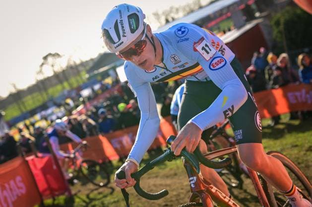 Belgian Kay De Bruyckere pictured in action during the men s U23 race at the World Cup cyclocross cycling event in Dendermonde, Belgium, stage 8 (out of 12) of the UCI World Cup cyclocross competition, Sunday 28 December 2025. DAVIDxPINTENS  x151918148x