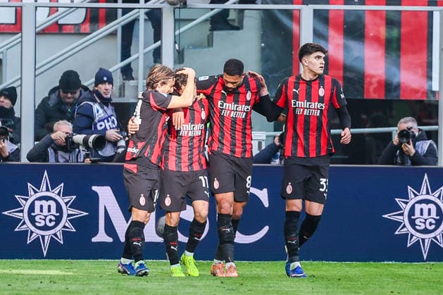 Christian Pulisic of AC Milan celebrates with his teammates after scoring a goal during Serie A 2025 26 football match between AC Milan and Hellas Verona FC at San Siro Stadium in Milan  Copyright: xFabrizioxCarabelli IPAxSportx xipa-agency.netx xx IPA_69512615 IPA_Agency_IPA69512615