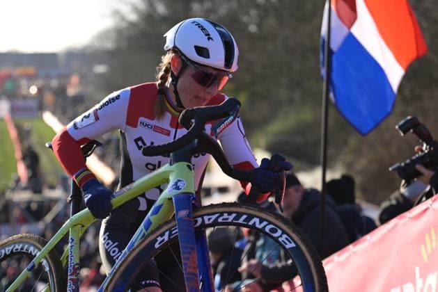 Dutch Lucinda Brand pictured in action during the women s elite race at the World Cup cyclocross cycling event in Dendermonde, Belgium, stage 8 (out of 12) of the UCI World Cup cyclocross competition, Sunday 28 December 2025. DAVIDxPINTENS  x151925113x