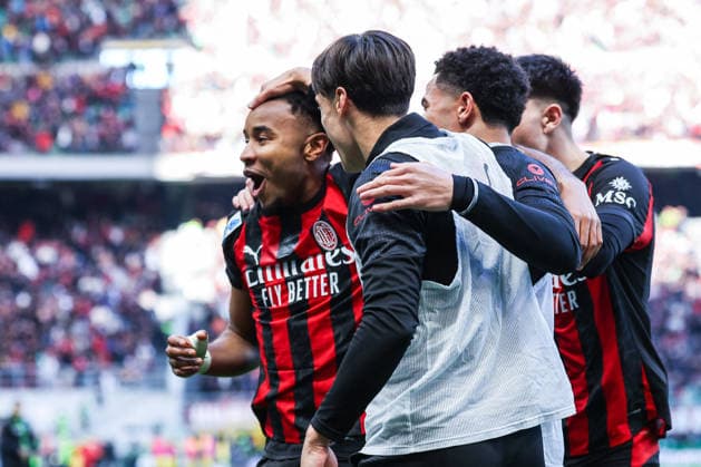 CALCIO - Serie A - AC Milan vs Hellas Verona FC Christopher Alan Nkunku of AC Milan celebrates with his teammates after scoring a goal during Serie A 2025 26 football match between AC Milan and Hellas Verona FC at San Siro Stadium in Milan Milan Italy  Copyright: xIPAxSport ABACAx