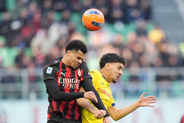 AC Milan s Zachary Athekame fights for the ball with Verona s Daniel Oyegoke during the Serie A soccer match between Milan and Hellas Verona at the San Siro Stadium in Milan , north Italy - Sunday , December 28 , 2025. - Soccer .  Copyright: xSpada LaPressex